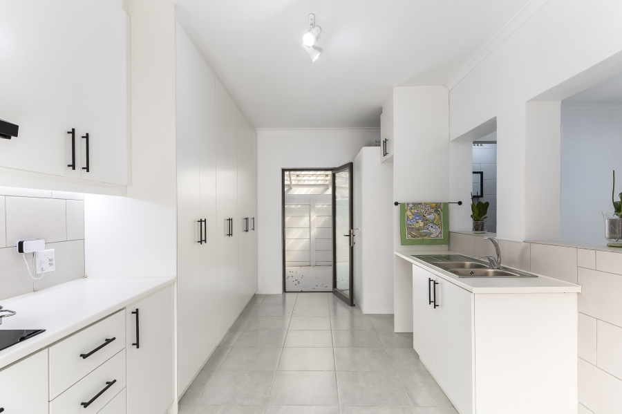 To Let 1 Bedroom Property for Rent in Longdown Western Cape